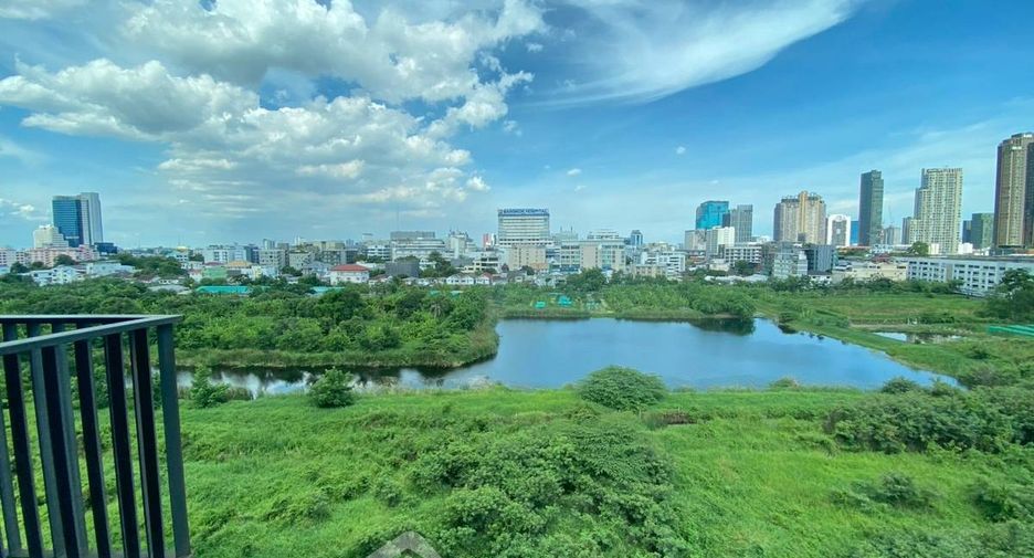 For rent 2 bedrooms apartment in Huai Khwang, Bangkok