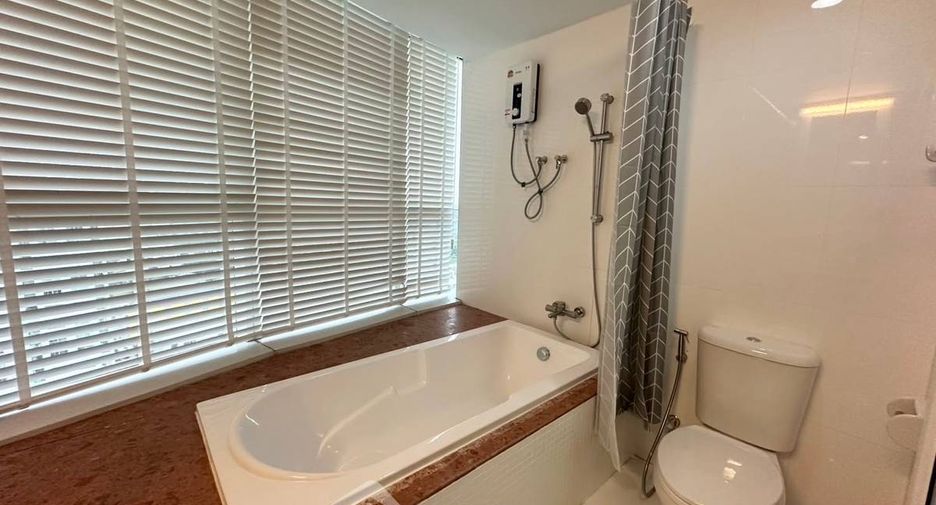 For rent 2 bedrooms condo in Bang Kapi, Bangkok