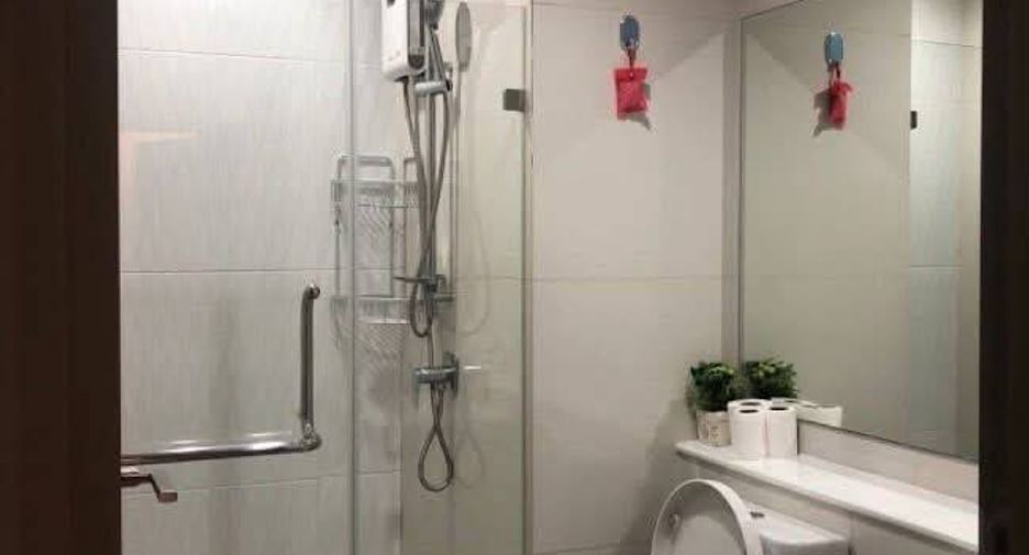 For rent 2 bedrooms condo in Huai Khwang, Bangkok