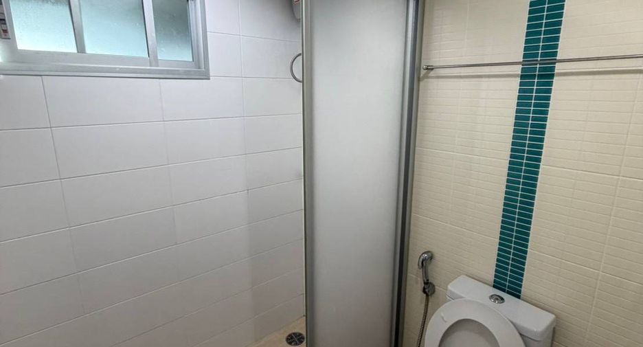 For rent 2 bedrooms condo in Huai Khwang, Bangkok