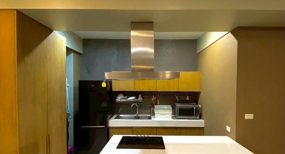 For rent 3 bedrooms condo in Khlong Toei, Bangkok