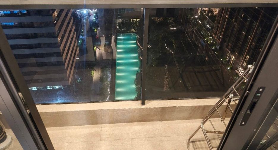 Condo en alquiler de 2 habitaciones en Huai Khwang, Bangkok