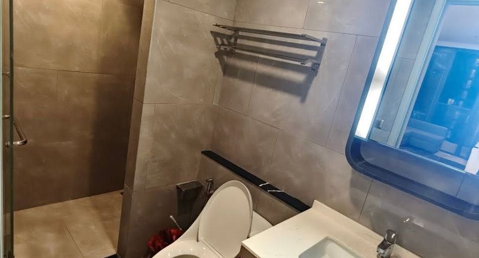 Condo en alquiler de 2 habitaciones en Huai Khwang, Bangkok