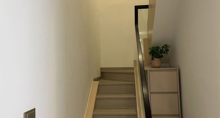 For rent 3 bedrooms condo in Huai Khwang, Bangkok