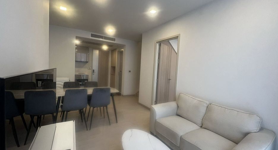 For rent 3 bedrooms condo in Huai Khwang, Bangkok
