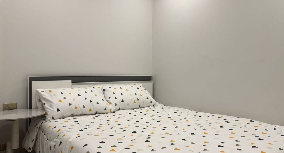 For rent 3 bedrooms condo in Huai Khwang, Bangkok