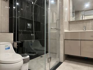 For rent 3 bedrooms condo in Huai Khwang, Bangkok