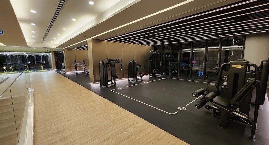 For rent 3 bedrooms condo in Huai Khwang, Bangkok