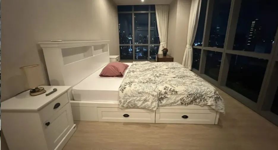 For rent 2 bedrooms condo in Watthana, Bangkok