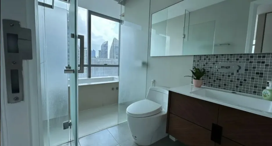 For rent 2 bedrooms condo in Watthana, Bangkok