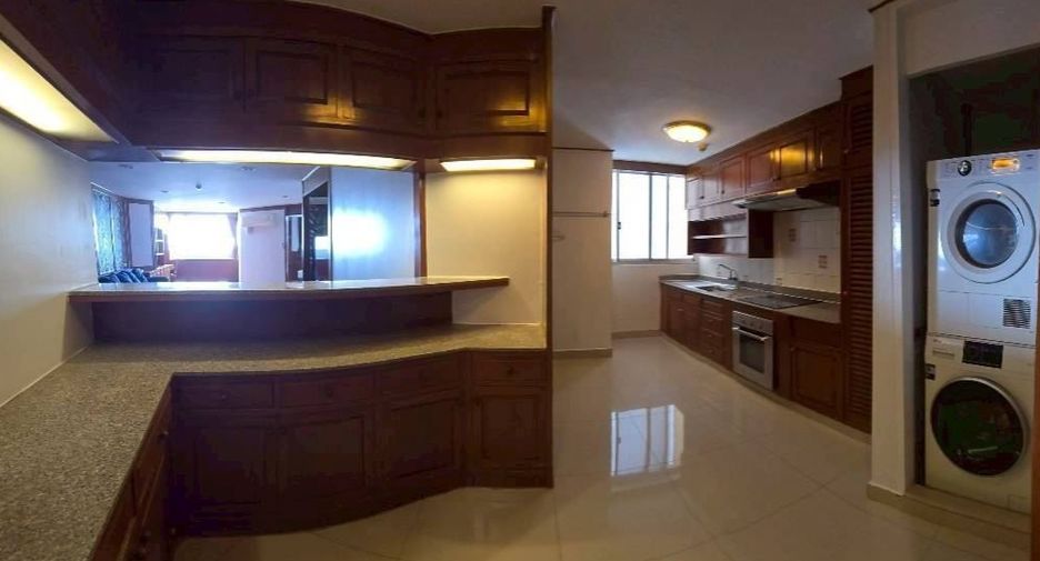 For rent 2 bedrooms condo in Watthana, Bangkok