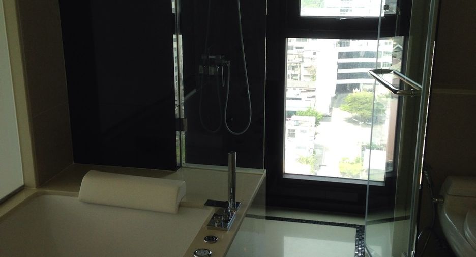 For rent 2 bedrooms condo in Sathon, Bangkok
