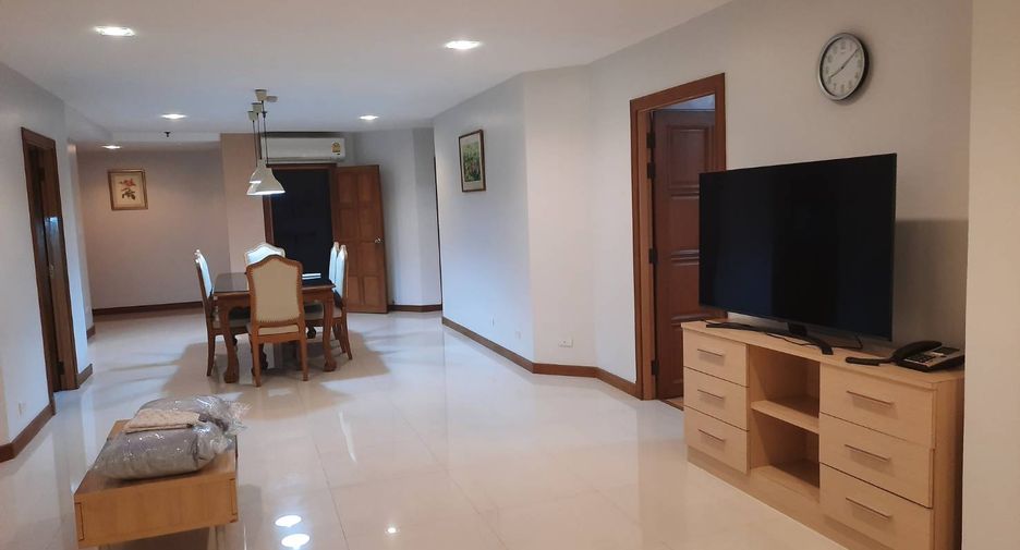 For rent 3 bedrooms condo in Watthana, Bangkok