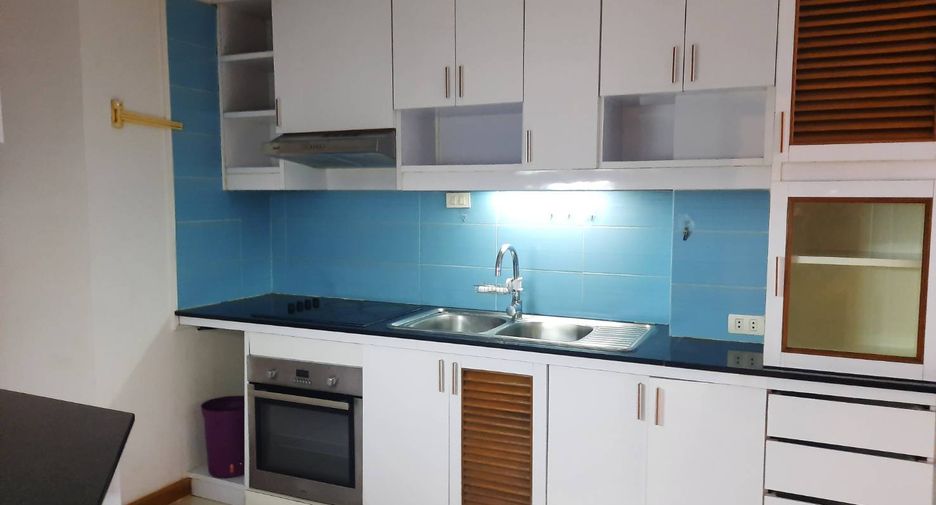 For rent 3 bedrooms condo in Watthana, Bangkok
