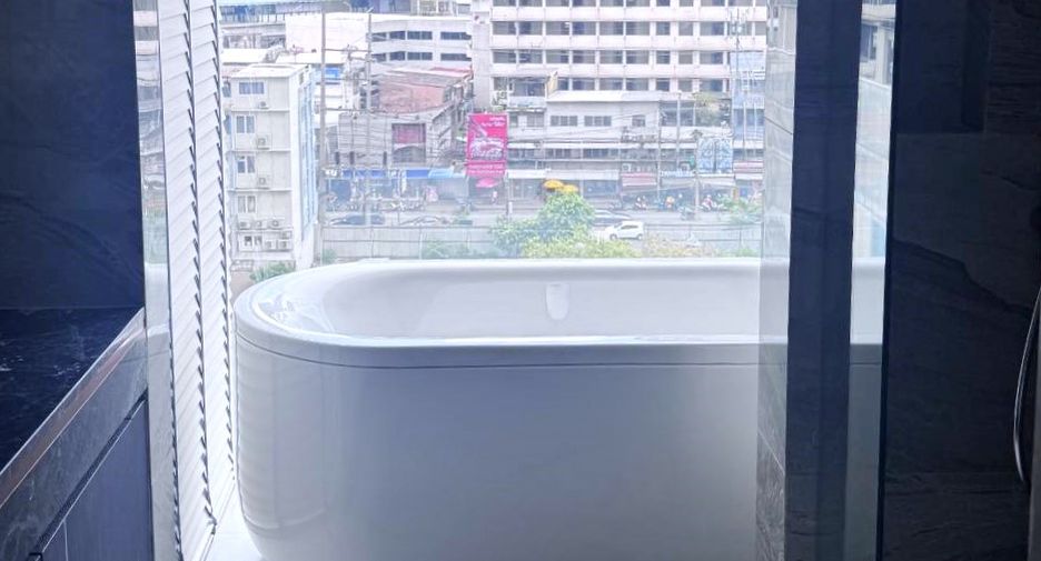 Condo en alquiler de 2 habitaciones en Khlong Toei, Bangkok
