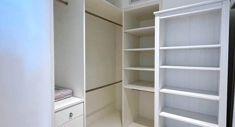 For rent 2 bedrooms condo in Pathum Wan, Bangkok