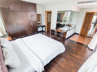 For rent 3 bedrooms condo in Sathon, Bangkok