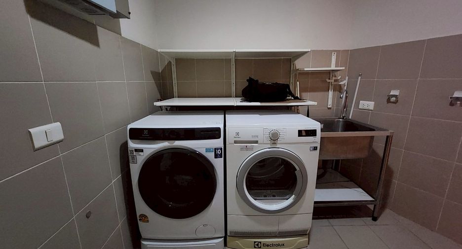 ให้เช่า 3 ห้องนอน คอนโด ใน คลองเตย, กรุงเทพฯ