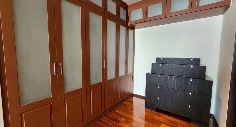ให้เช่า 3 ห้องนอน คอนโด ใน คลองเตย, กรุงเทพฯ