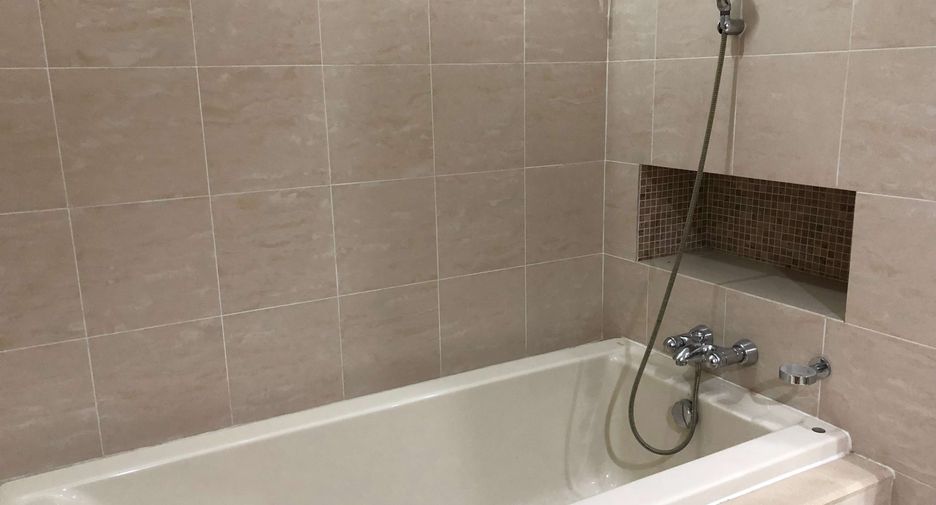 For rent 3 bedrooms condo in Sathon, Bangkok