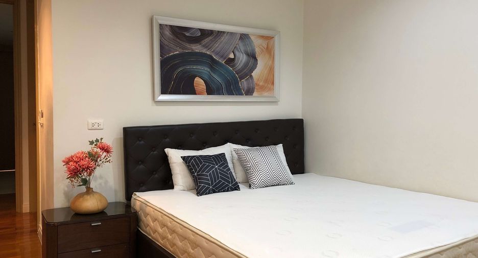 For rent 3 bedrooms condo in Sathon, Bangkok