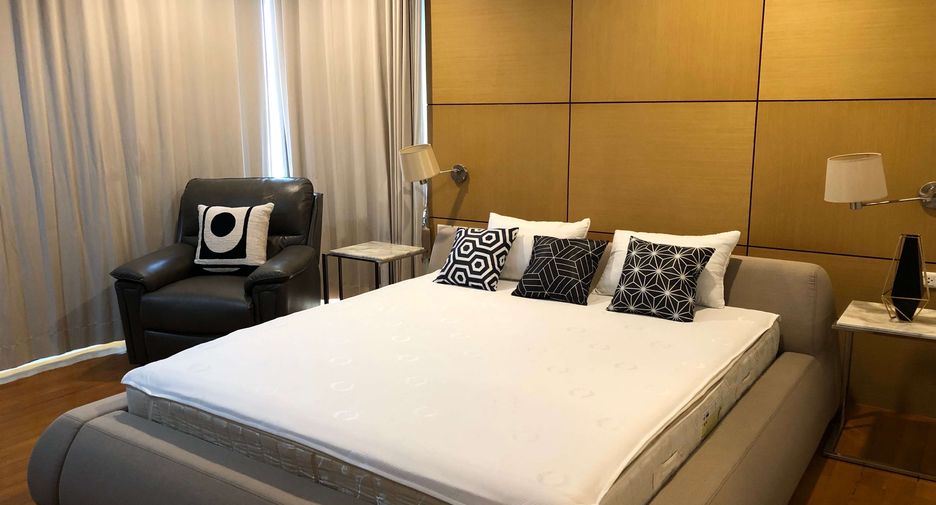 For rent 3 bedrooms condo in Sathon, Bangkok