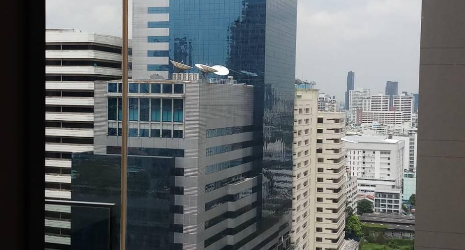 For rent and for sale 1 bed condo in Watthana, Bangkok