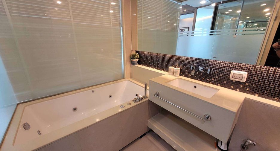 For rent 1 bed condo in Sathon, Bangkok