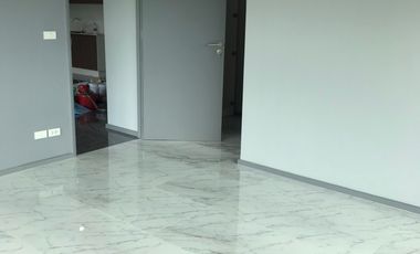 Condo en alquiler de 3 habitaciones en Khlong Toei, Bangkok