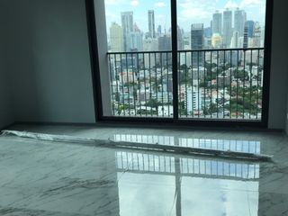 Condo en alquiler de 3 habitaciones en Khlong Toei, Bangkok