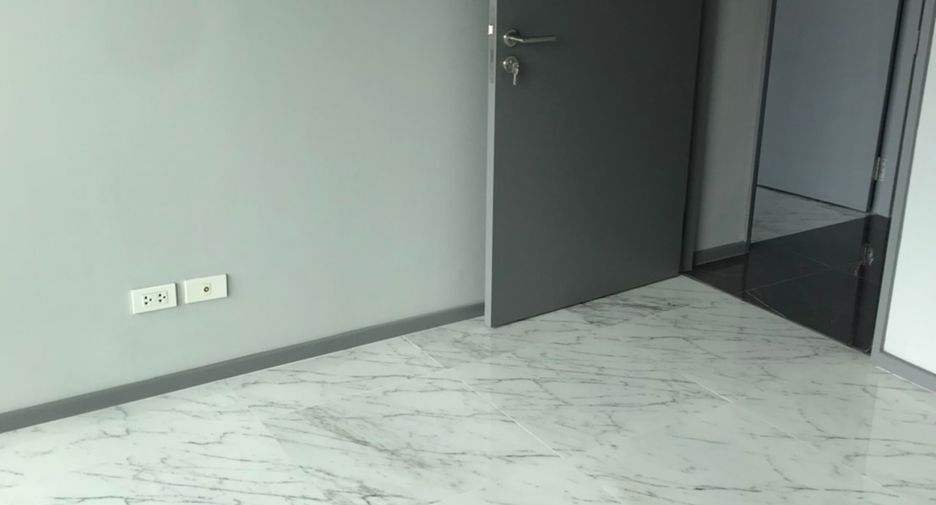 Condo en alquiler de 3 habitaciones en Khlong Toei, Bangkok