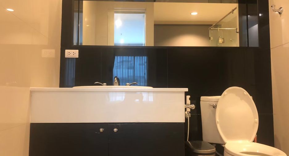 For rent 2 bedrooms condo in Pathum Wan, Bangkok
