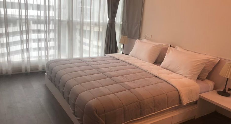 For rent 2 bedrooms condo in Pathum Wan, Bangkok