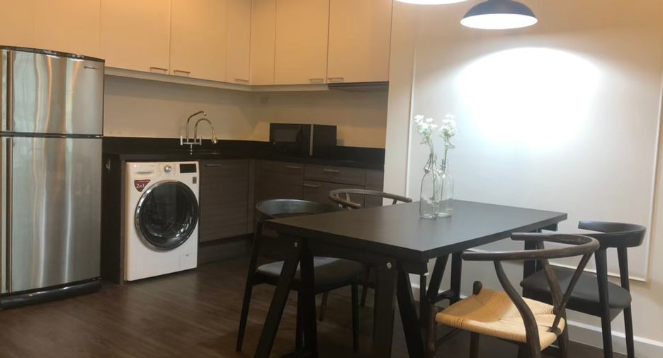 For rent 2 bedrooms condo in Pathum Wan, Bangkok
