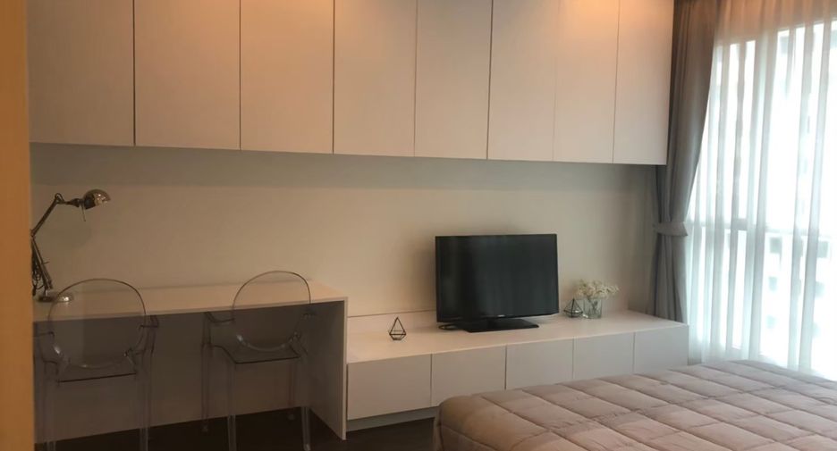 For rent 2 bedrooms condo in Pathum Wan, Bangkok