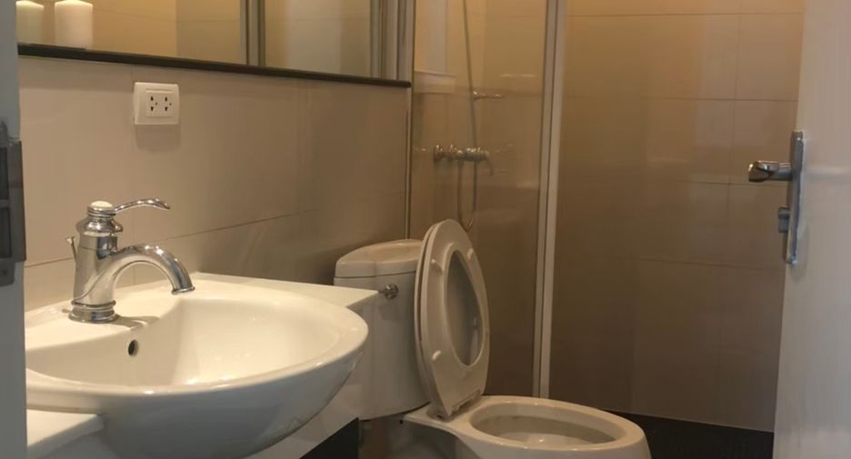 For rent 2 bedrooms condo in Pathum Wan, Bangkok