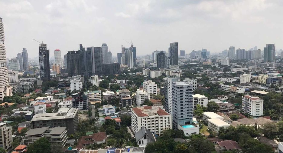 For rent 3 bedrooms condo in Khlong Toei, Bangkok