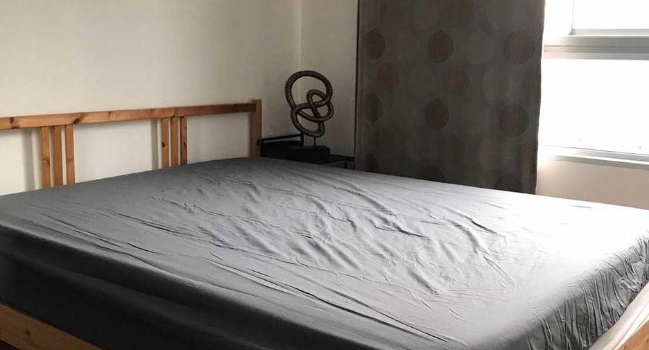 For rent 3 bedrooms condo in Khlong Toei, Bangkok