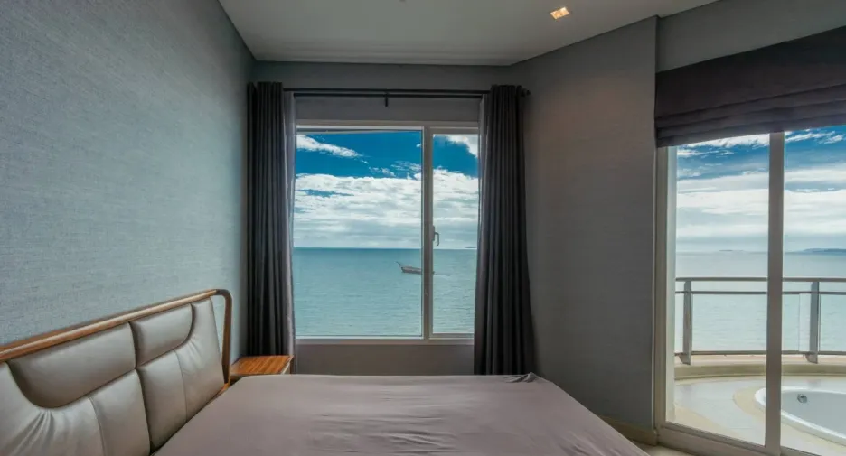 For sale 3 bedrooms condo in Jomtien, Pattaya