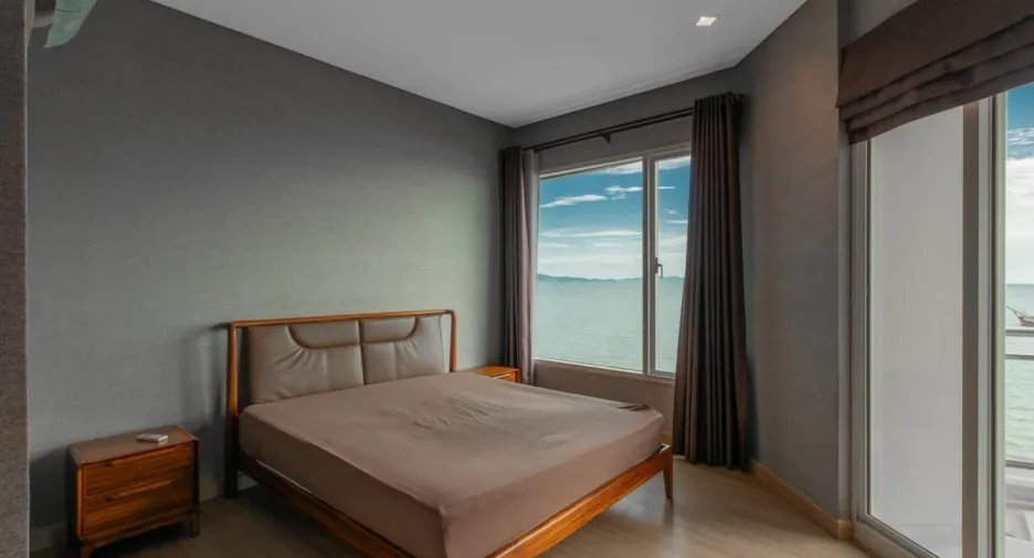 For sale 3 bedrooms condo in Jomtien, Pattaya