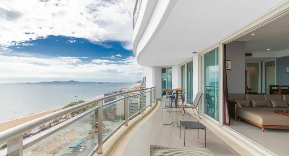 For sale 3 bedrooms condo in Jomtien, Pattaya