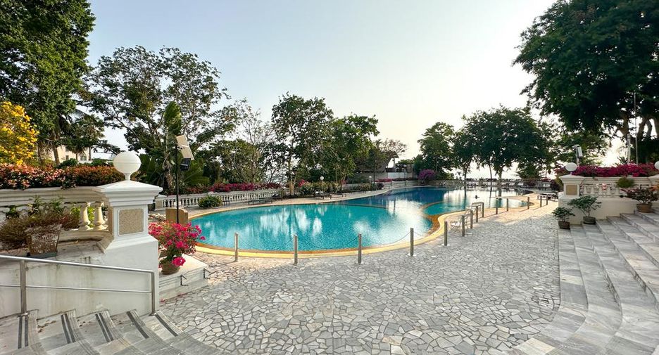 For sale 3 bedrooms condo in Bang Lamung, Chonburi