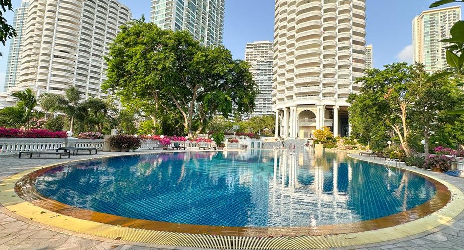 For sale 3 bedrooms condo in Bang Lamung, Chonburi