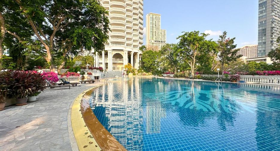 For sale 3 bedrooms condo in Bang Lamung, Chonburi