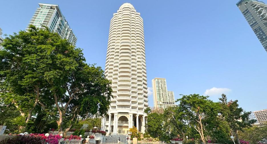 For sale 3 bedrooms condo in Bang Lamung, Chonburi