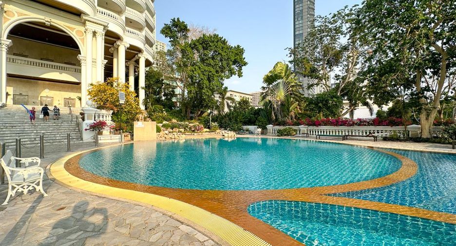 For sale 3 bedrooms condo in Bang Lamung, Chonburi
