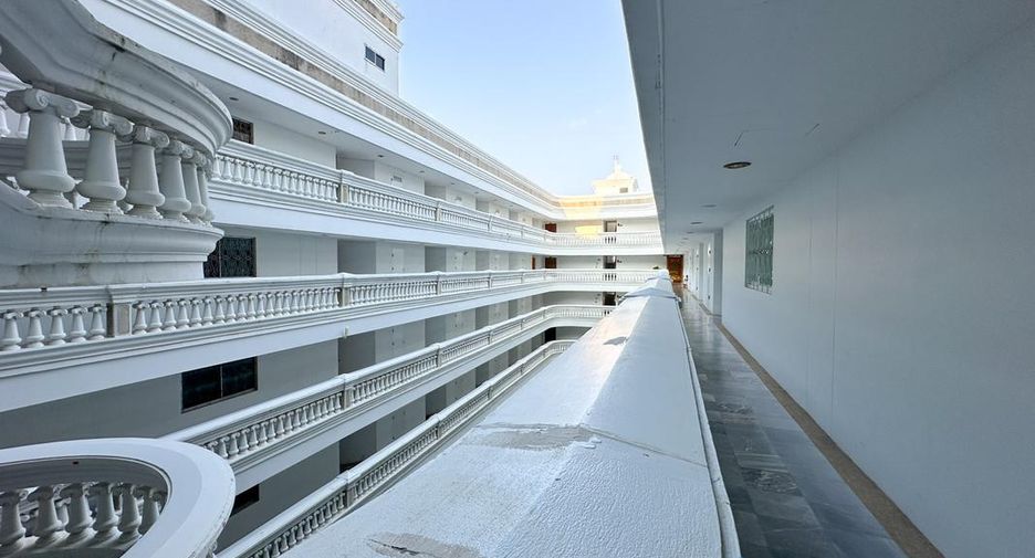 For sale 3 bedrooms condo in Bang Lamung, Chonburi