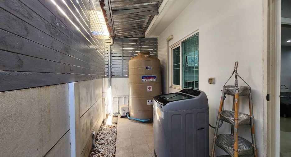 For sale 2 bedrooms townhouse in Mueang Chiang Mai, Chiang Mai