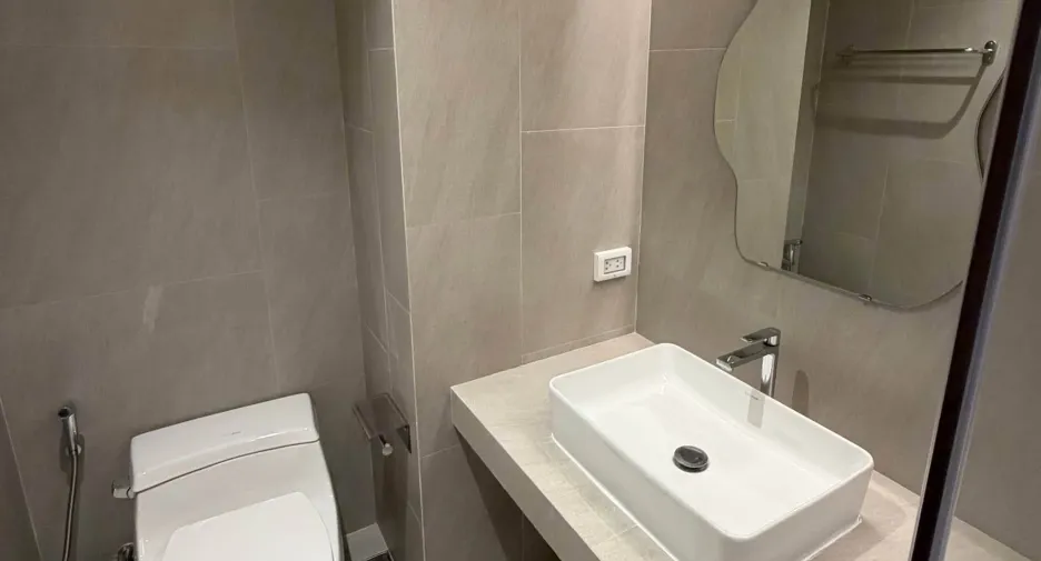 For rent studio condo in Khlong San, Bangkok