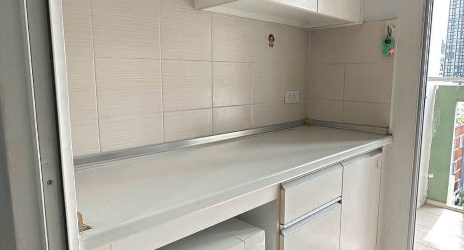 For rent 1 bed condo in Huai Khwang, Bangkok